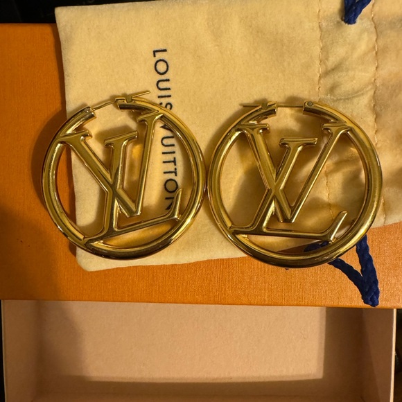 Louis Vuitton Louise Hoop GM Earrings - Picture 4 of 4